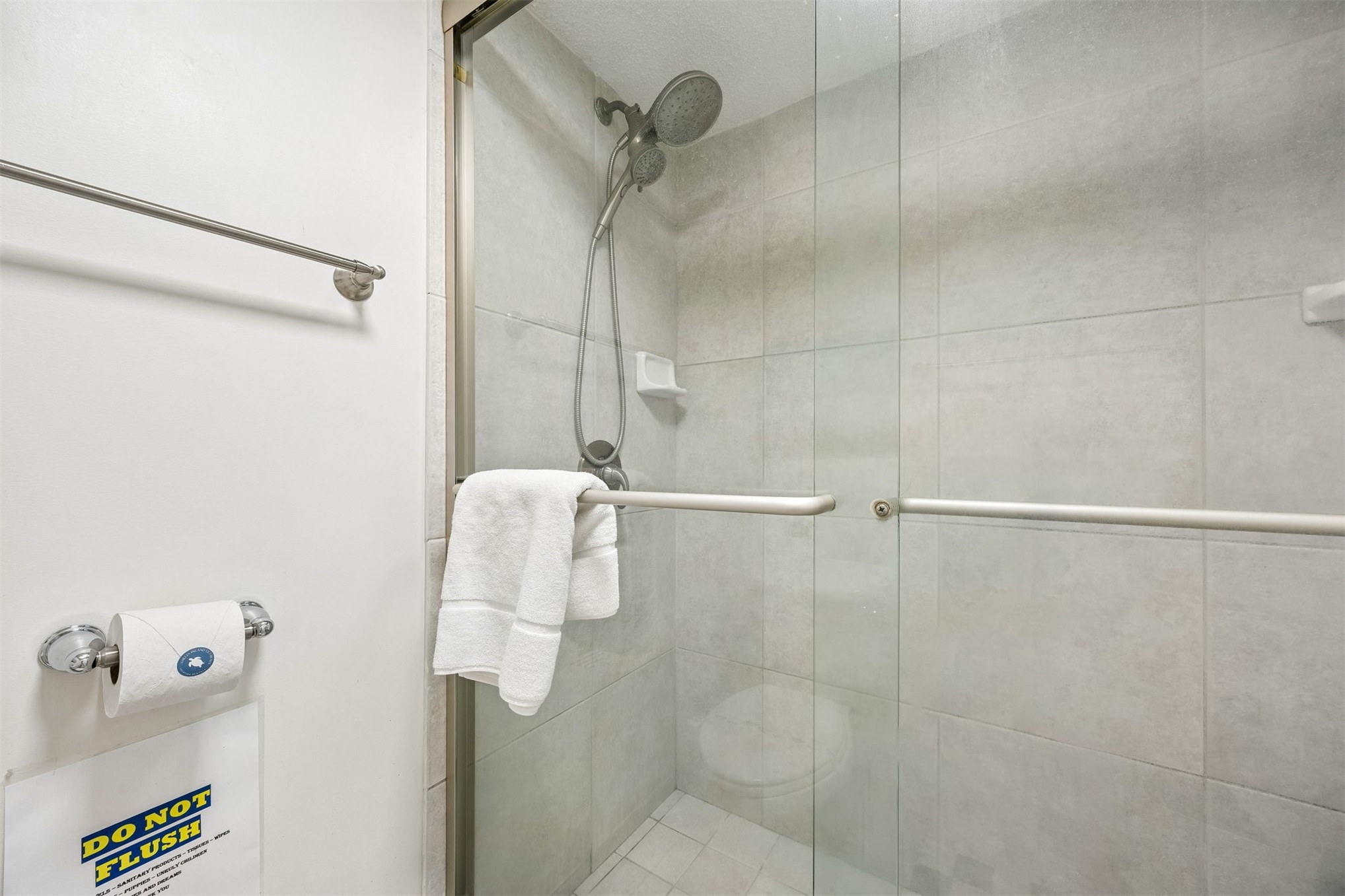 2014 Beachwood Road, Unit 2014 Amelia Island, FL 32034 - Photo 18 of 36 a bathroom with a shower