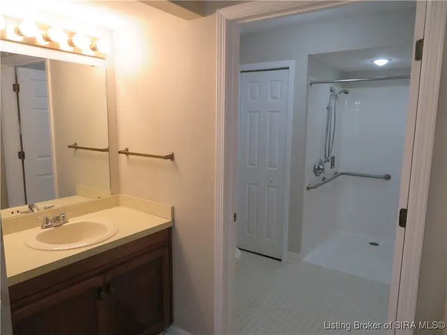 $199,900 | 1710 Charlestown New Albany Road, Unit 17 & 13G, Jeffersonville, IN 47130