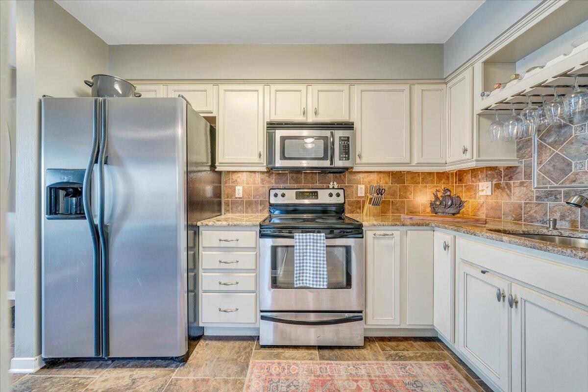 100 Dockside Circle, Unit 201 Moneta, VA 24121 - Photo 18 of 52 22-MIB06073