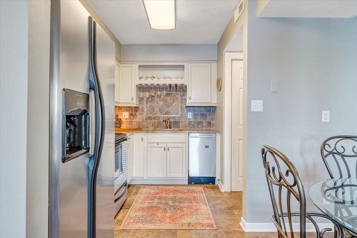 100 Dockside Circle, Unit 201 Moneta, VA 24121 - Photo 19 of 52 23-MIB06079