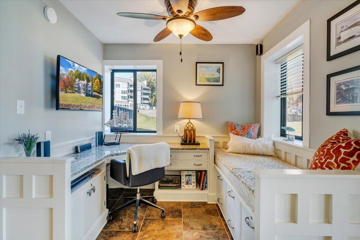 100 Dockside Circle, Unit 201 Moneta, VA 24121 - Photo 23 of 52 19-MIB06064