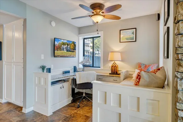 $400,000 | 100 Dockside Circle, Unit 201, Moneta, VA 24121