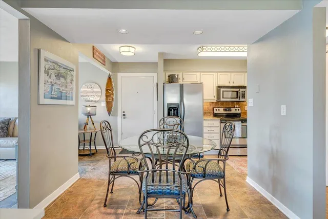 $400,000 | 100 Dockside Circle, Unit 201, Moneta, VA 24121