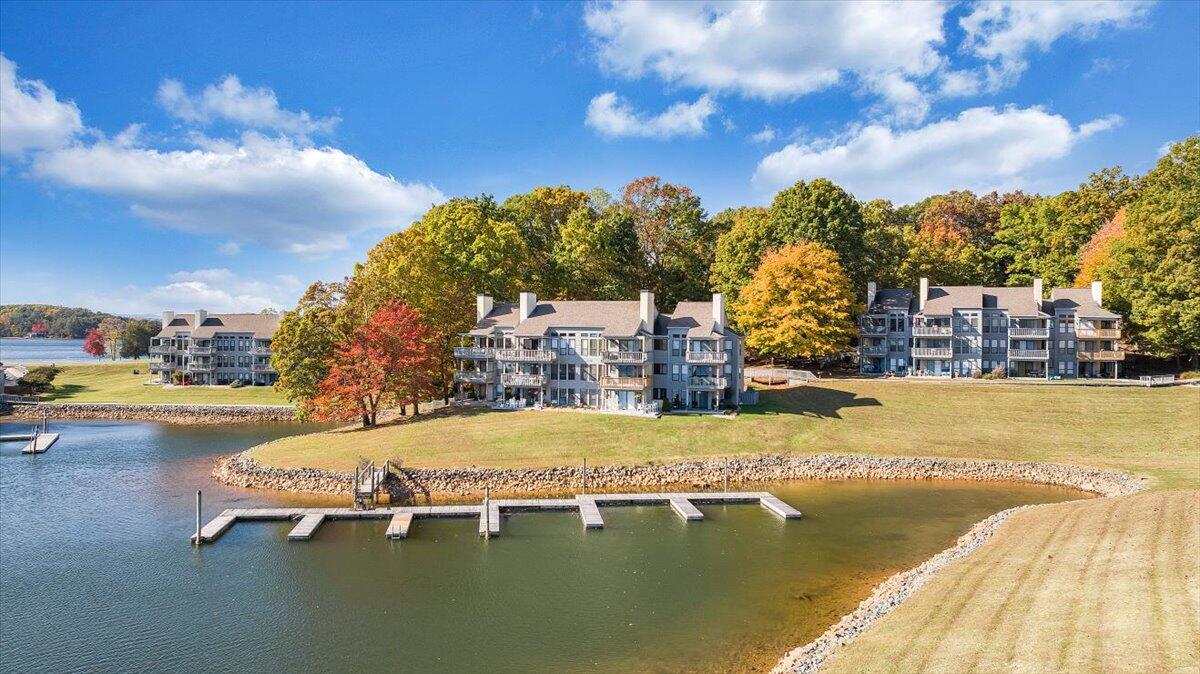 100 Dockside Circle, Unit 201 Moneta, VA 24121 - Photo 4 of 52 47-DJI_20251031231603_0112_D