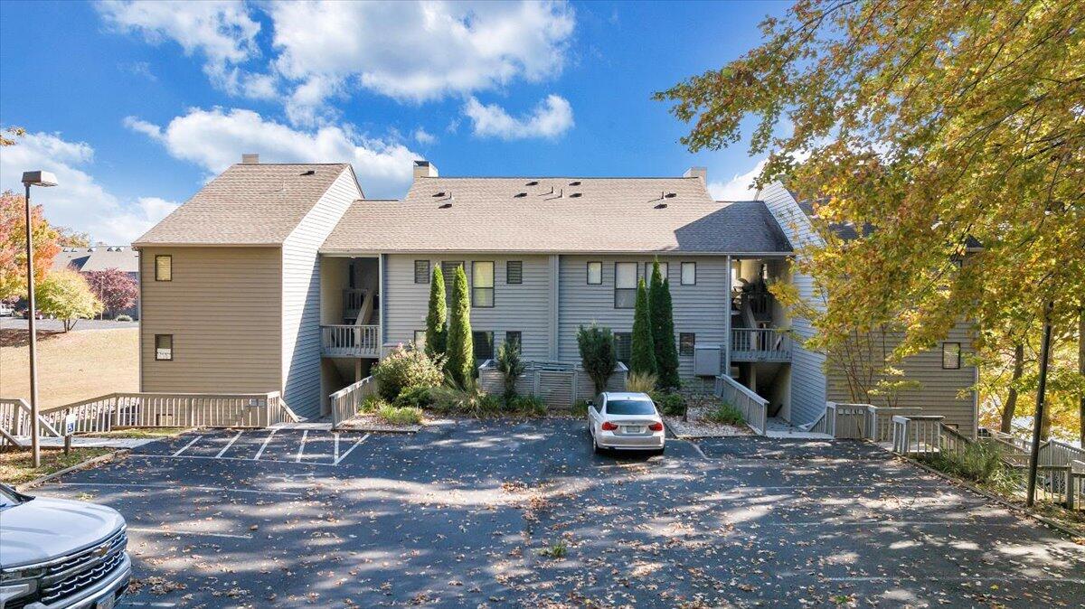 100 Dockside Circle, Unit 201 Moneta, VA 24121 - Photo 46 of 52 02-DJI_20251031231402_0105_D