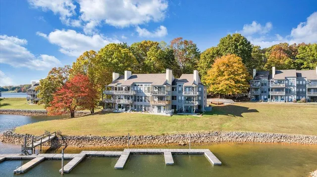 $400,000 | 100 Dockside Circle, Unit 201, Moneta, VA 24121