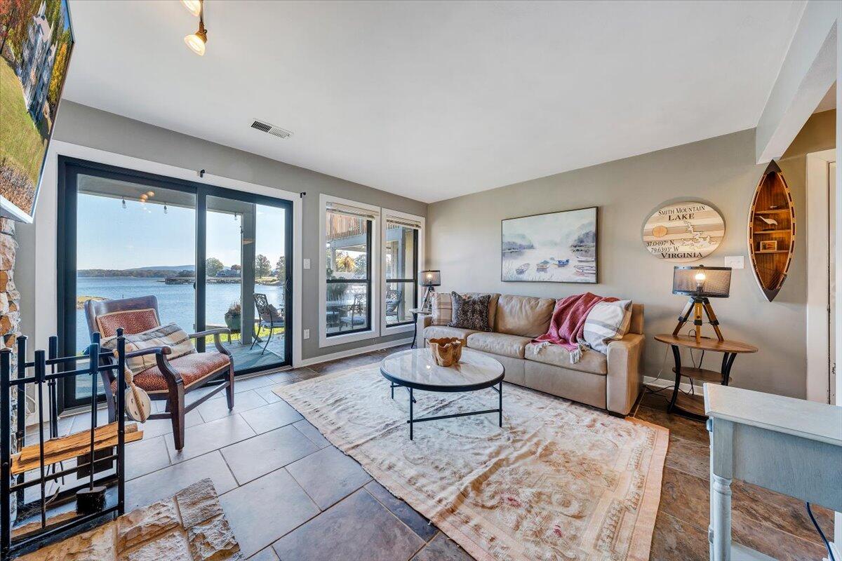 100 Dockside Circle, Unit 201 Moneta, VA 24121 - Photo 8 of 52 09-MIB06010