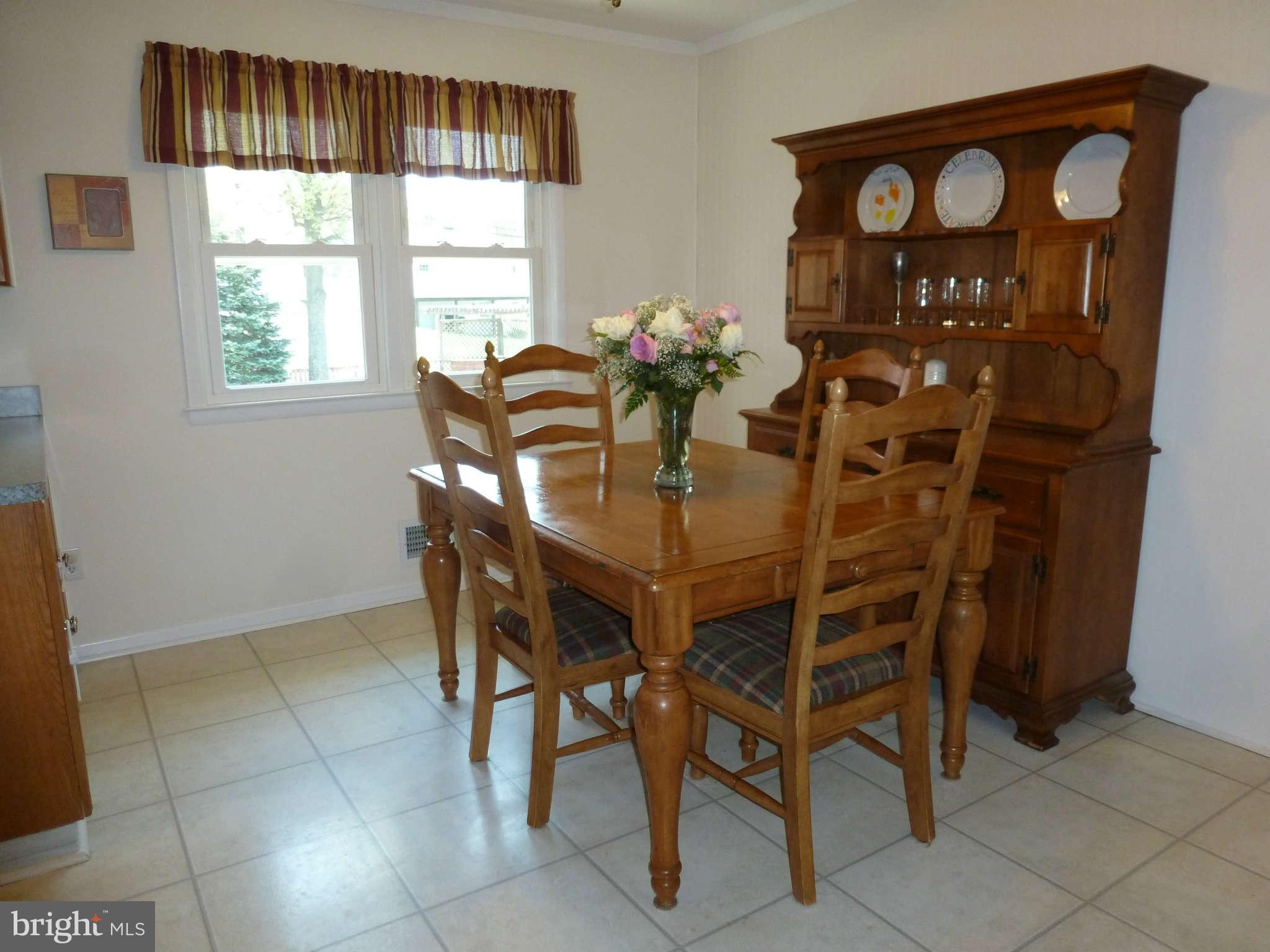 621 Cleveland Road Linthicum Heights, MD 21090 - Photo 6 of 30 Dining area - kitchen