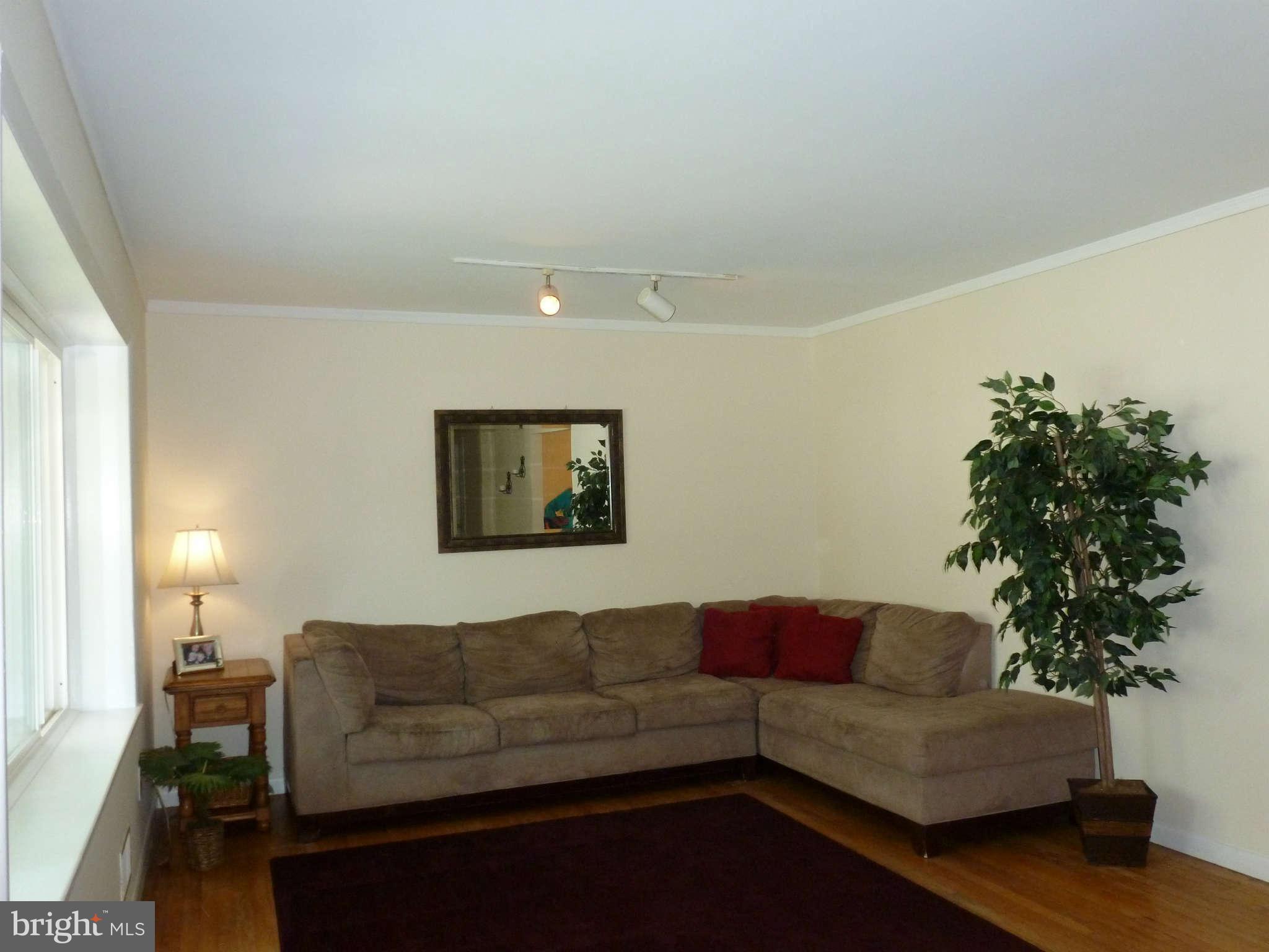 621 Cleveland Road Linthicum Heights, MD 21090 - Photo 8 of 30 Living room 2
