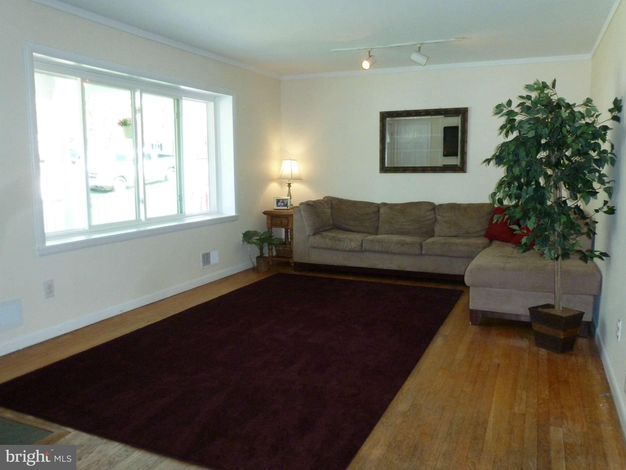 621 Cleveland Road Linthicum Heights, MD 21090 - Photo 9 of 30 Living room 3