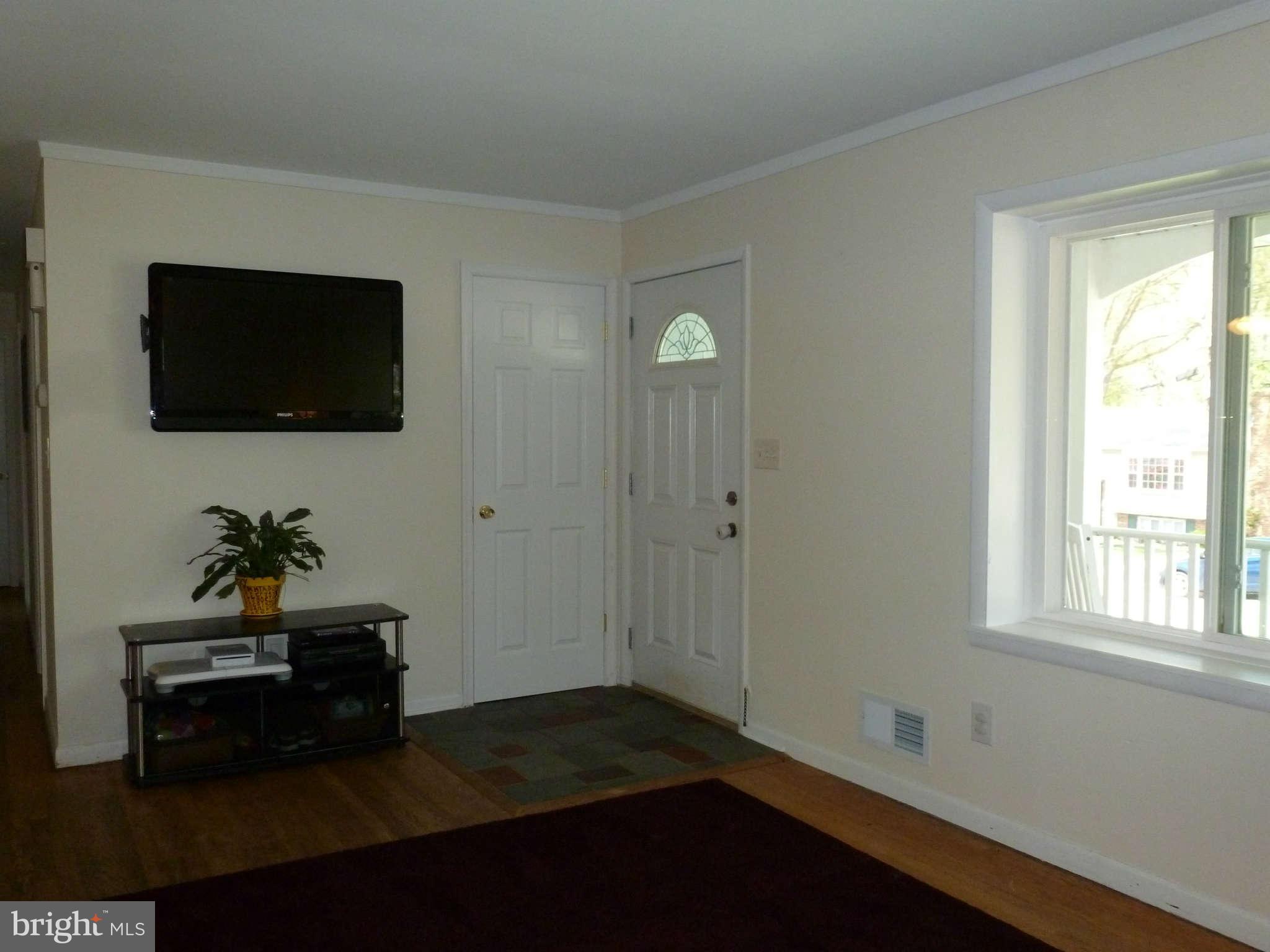 621 Cleveland Road Linthicum Heights, MD 21090 - Photo 10 of 30 Large living room