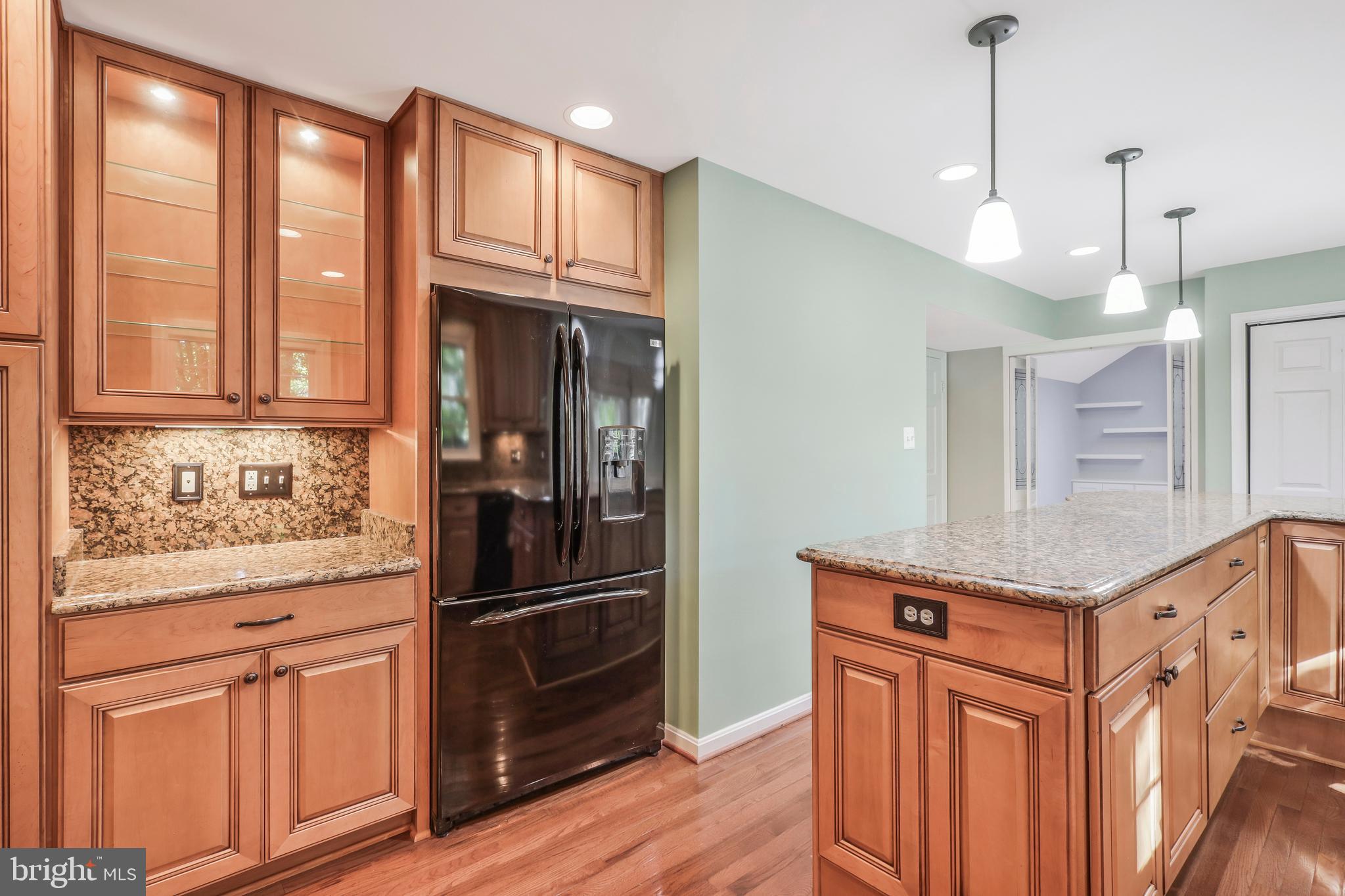 8711 Shadowlake Way Springfield, VA 22153 - Photo 12 of 49 Lighted glass cabinet and under cabinet lighting