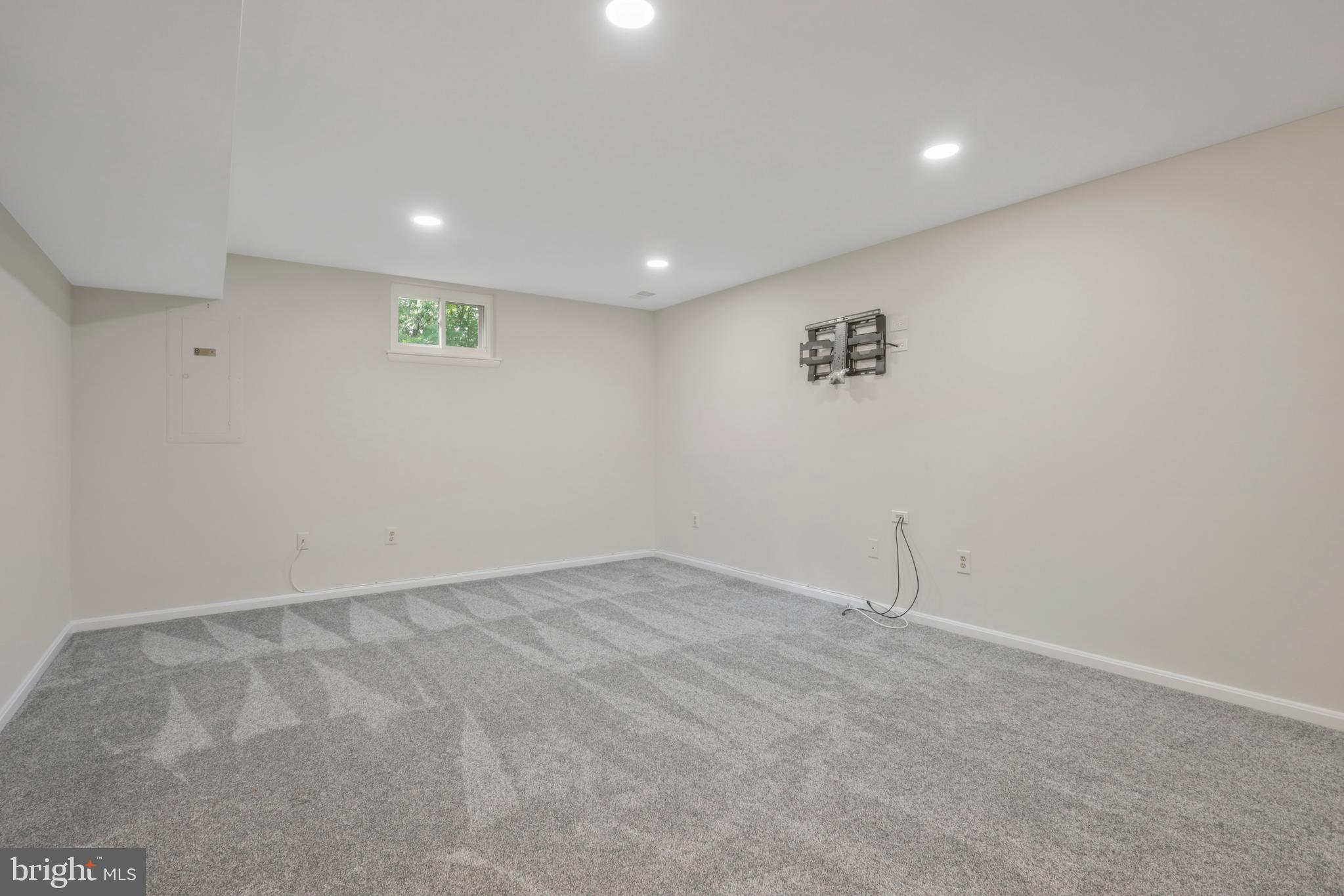 8711 Shadowlake Way Springfield, VA 22153 - Photo 34 of 49 Gallery Image 34