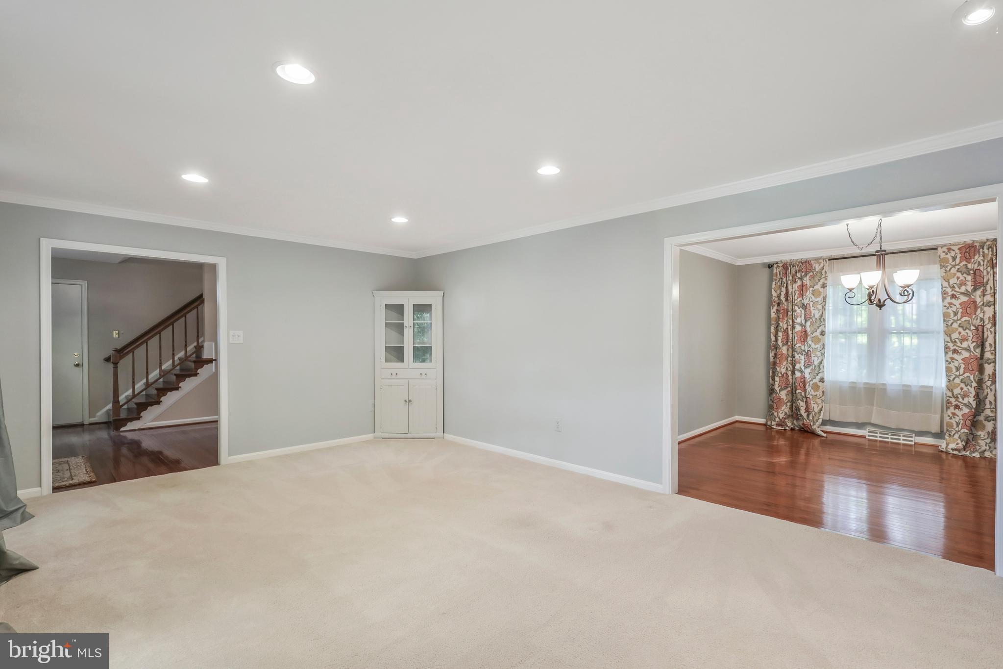 8711 Shadowlake Way Springfield, VA 22153 - Photo 7 of 49 Bright inviting room