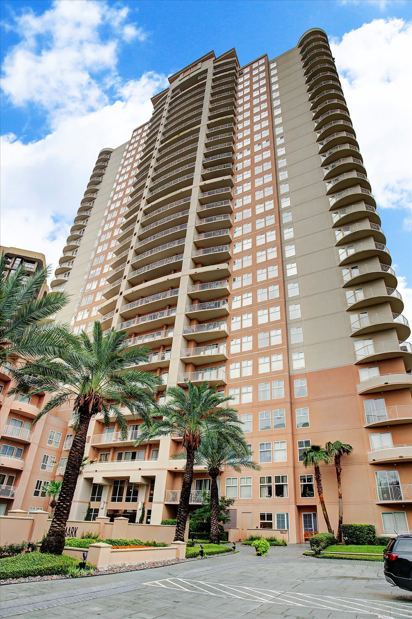 3505 Sage Road, Unit 1106 Houston, TX 77056 - Photo 12 of 22 This striking high-rise offers an exceptional lifestyle with premier retail, fine restaurants, and vibrant entertainment all within walking distance.