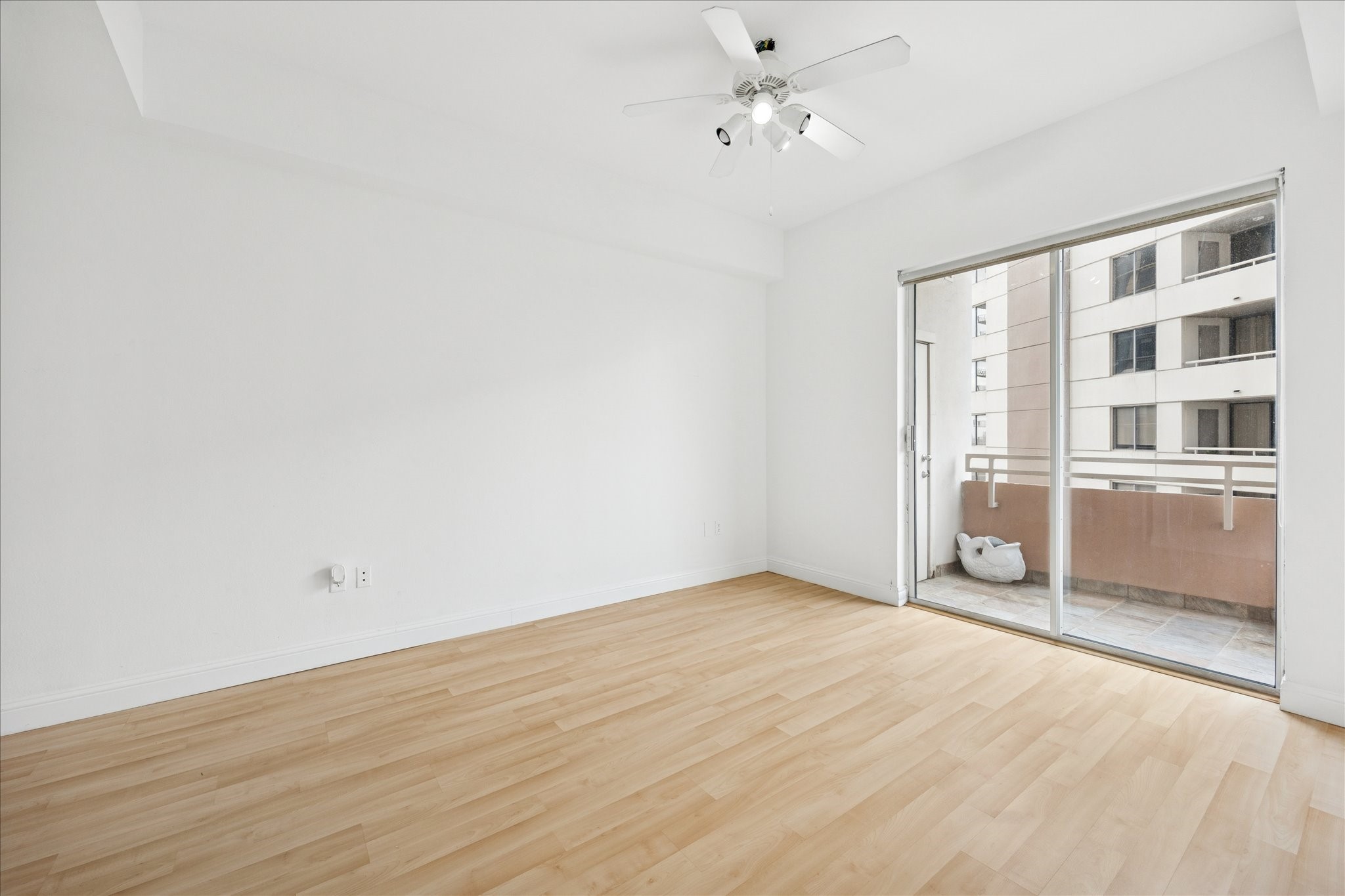 3505 Sage Road, Unit 1106 Houston, TX 77056 - Photo 9 of 22 Wake each morning to elevated views and seamless indoor-outdoor living in this sophisticated high-rise residence.