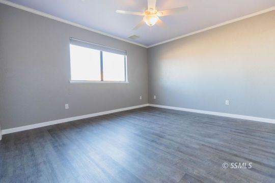 620 East Wilson Avenue Ridgecrest, CA 93555 - Photo 20 of 30 an empty room with wooden floor and windows
