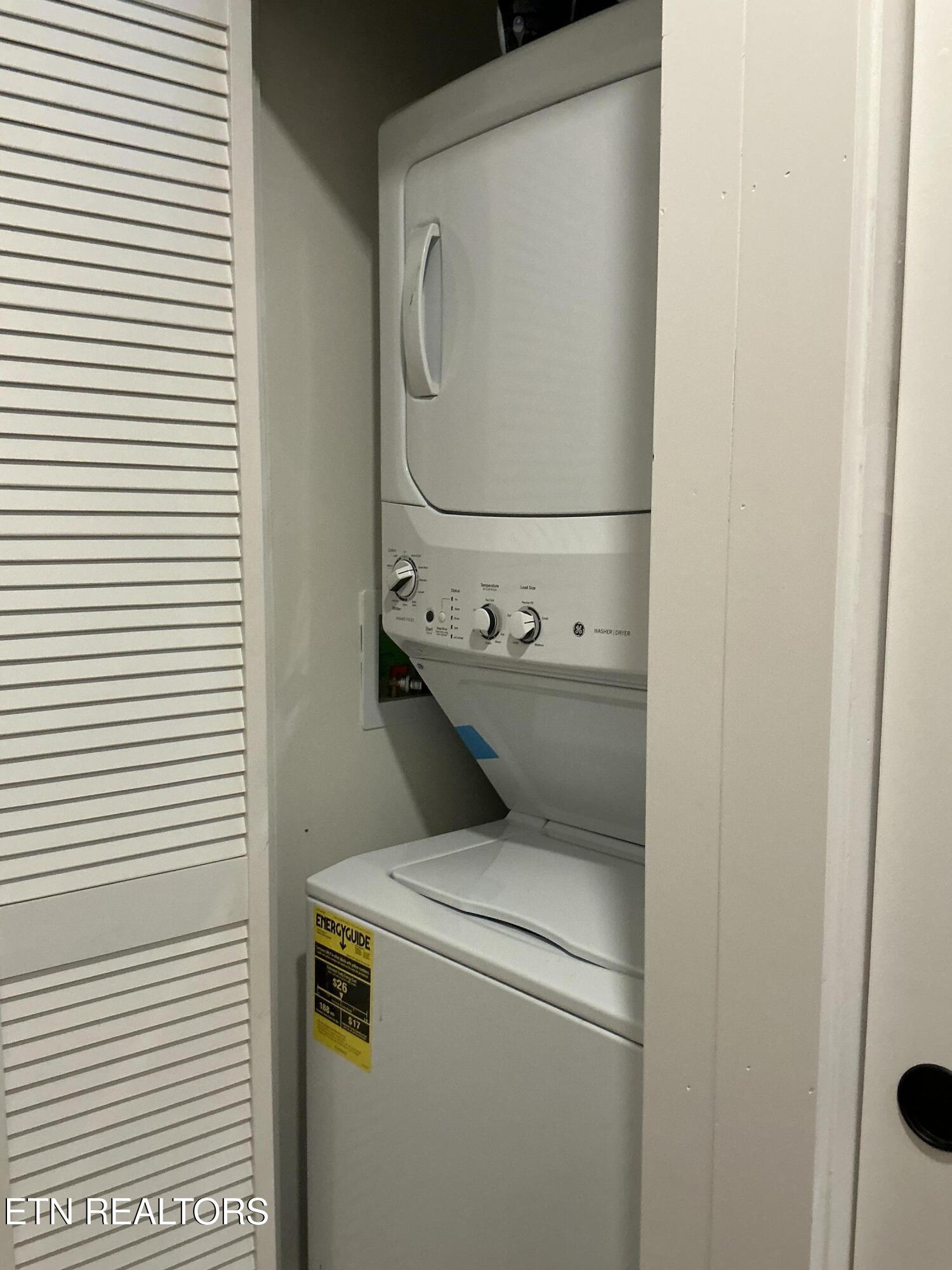 807 Exeter Avenue Middlesboro, KY 40965 - Photo 12 of 35 IMG_2995