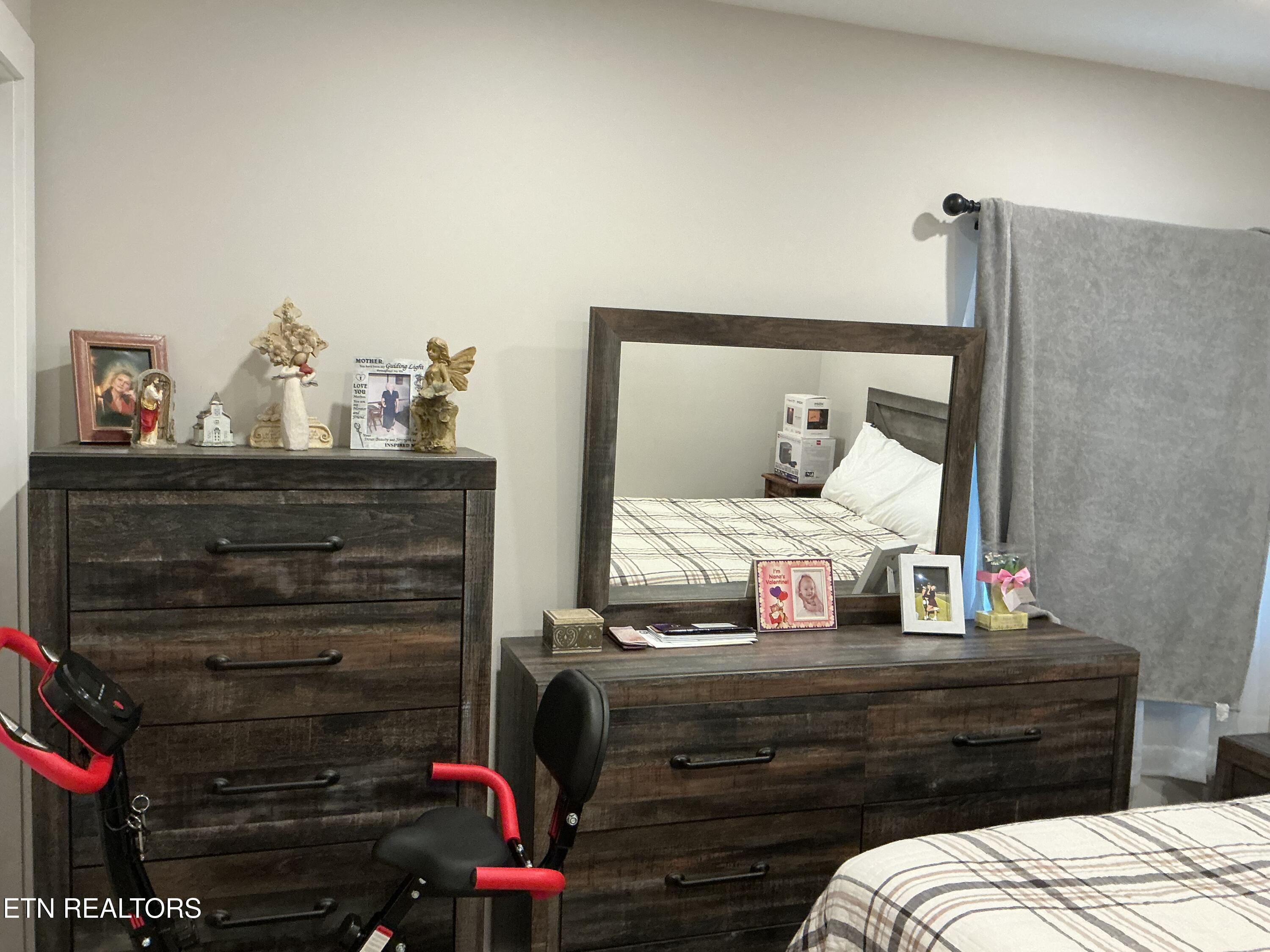 807 Exeter Avenue Middlesboro, KY 40965 - Photo 18 of 35 IMG_2990