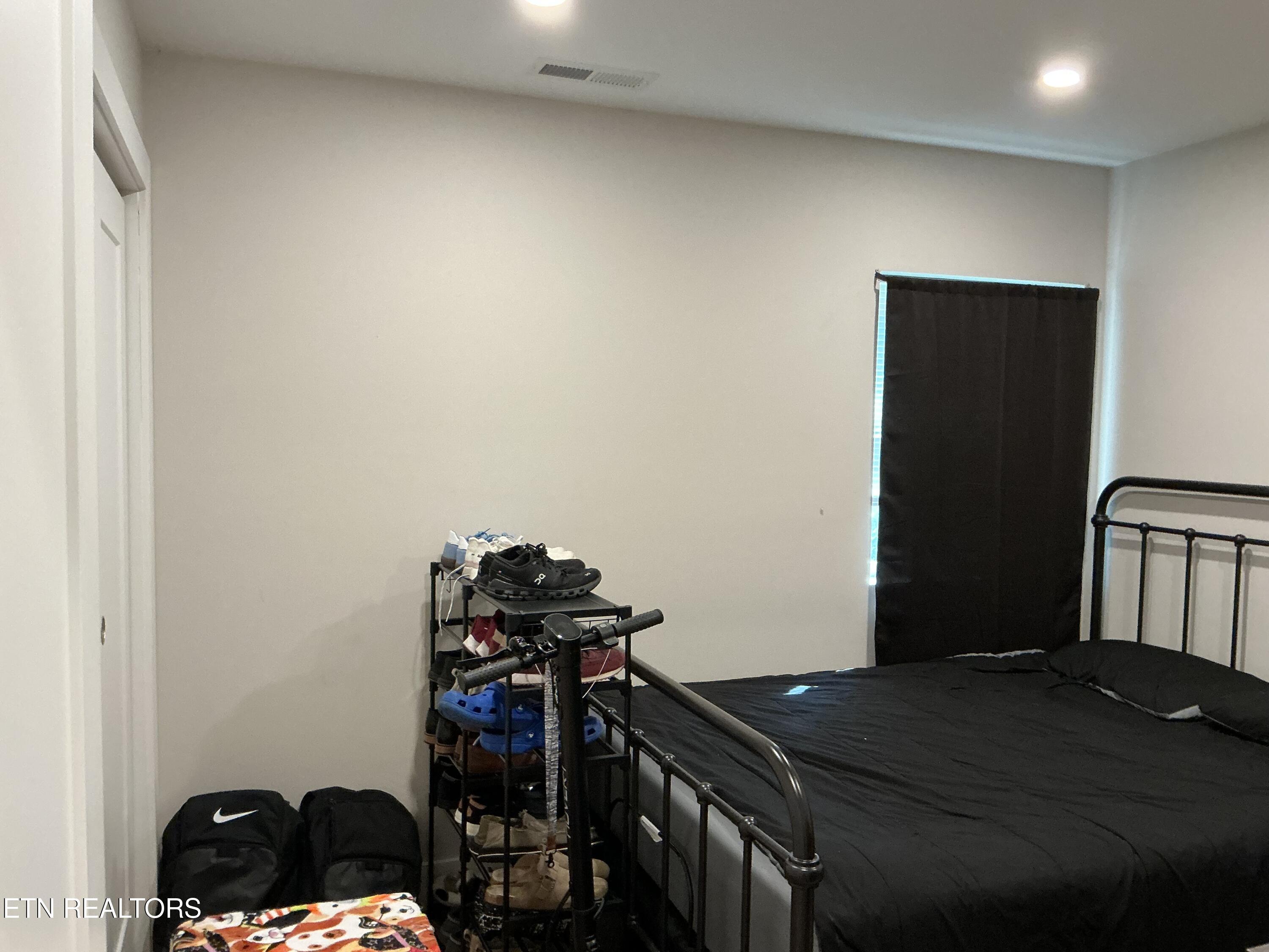 807 Exeter Avenue Middlesboro, KY 40965 - Photo 22 of 35 IMG_2993