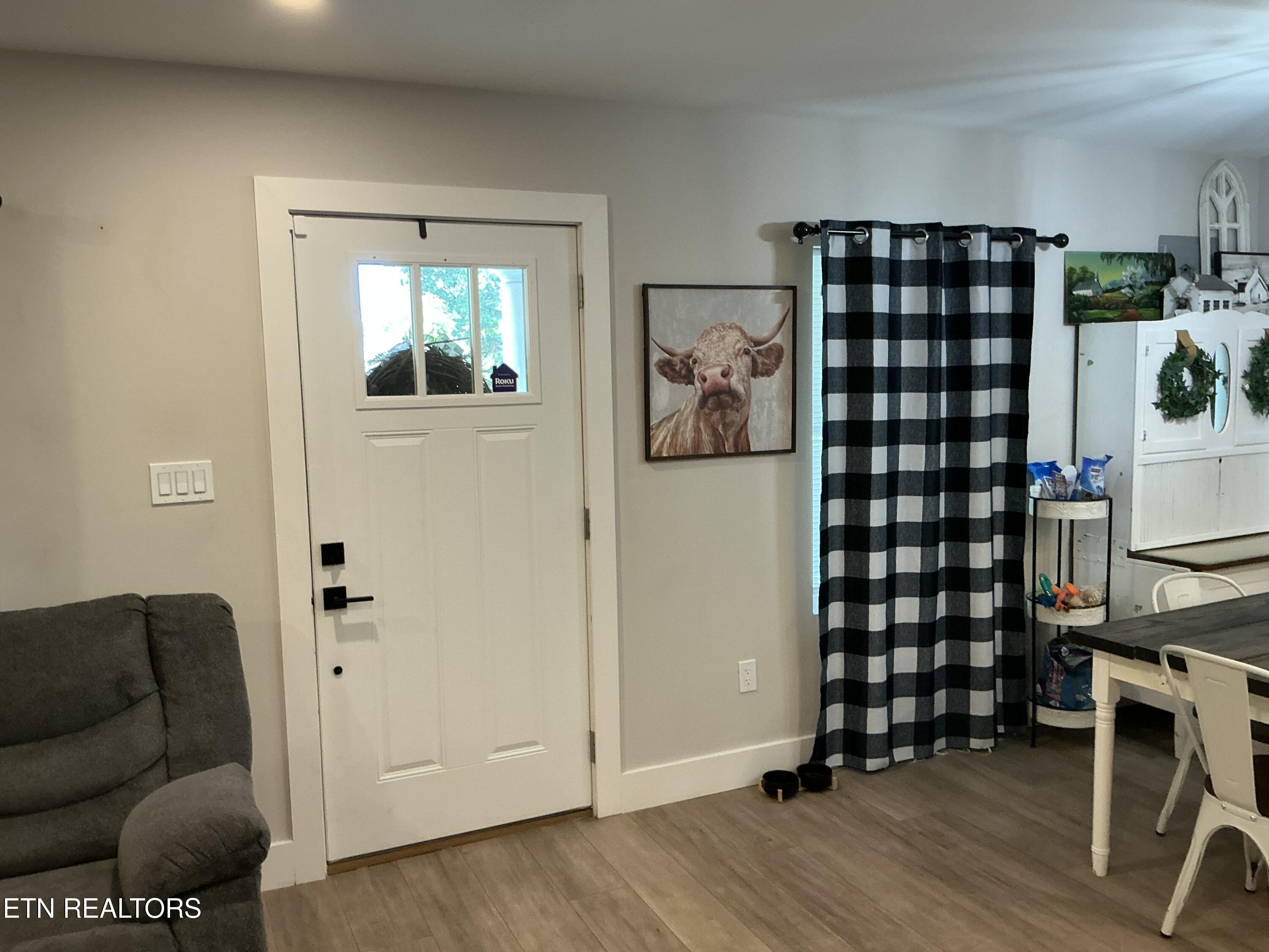 807 Exeter Avenue Middlesboro, KY 40965 - Photo 3 of 35 IMG_2975