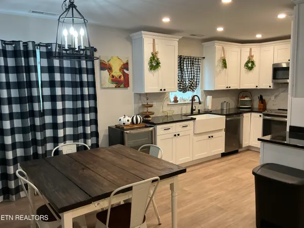 $249,900 | 807 Exeter Avenue, Middlesboro, KY 40965