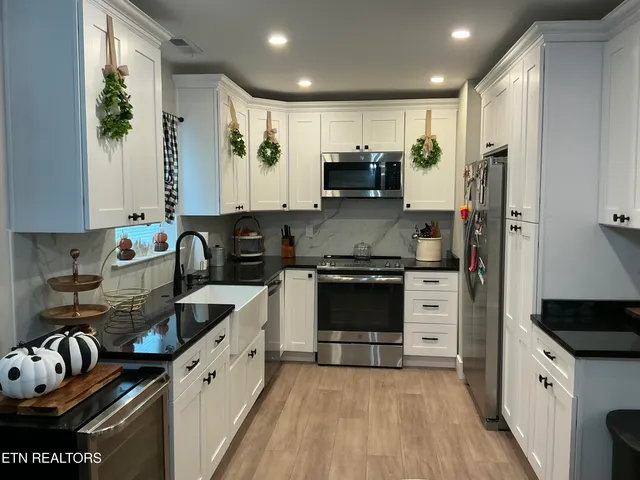 $249,900 | 807 Exeter Avenue, Middlesboro, KY 40965