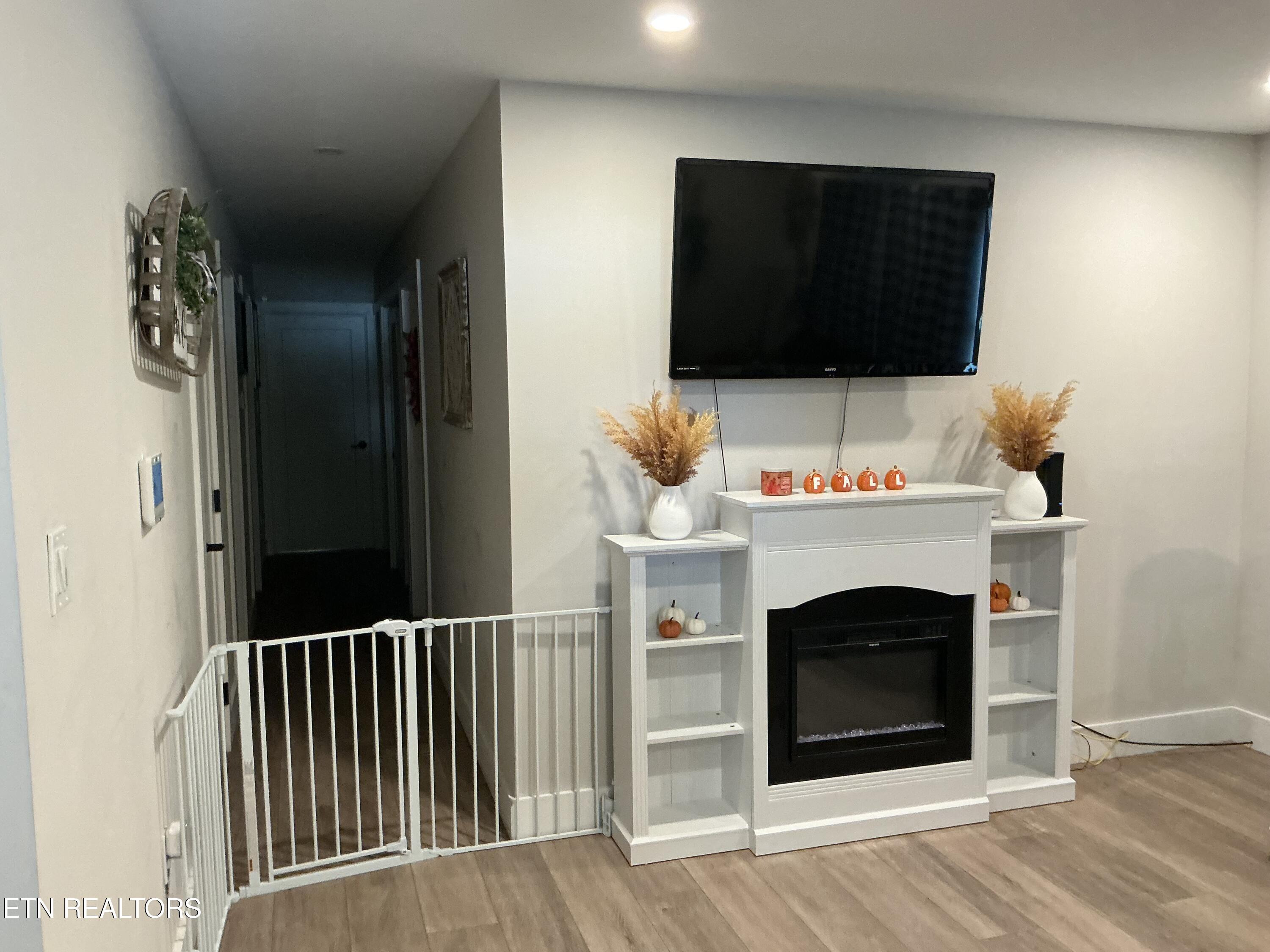 807 Exeter Avenue Middlesboro, KY 40965 - Photo 7 of 35 IMG_2979