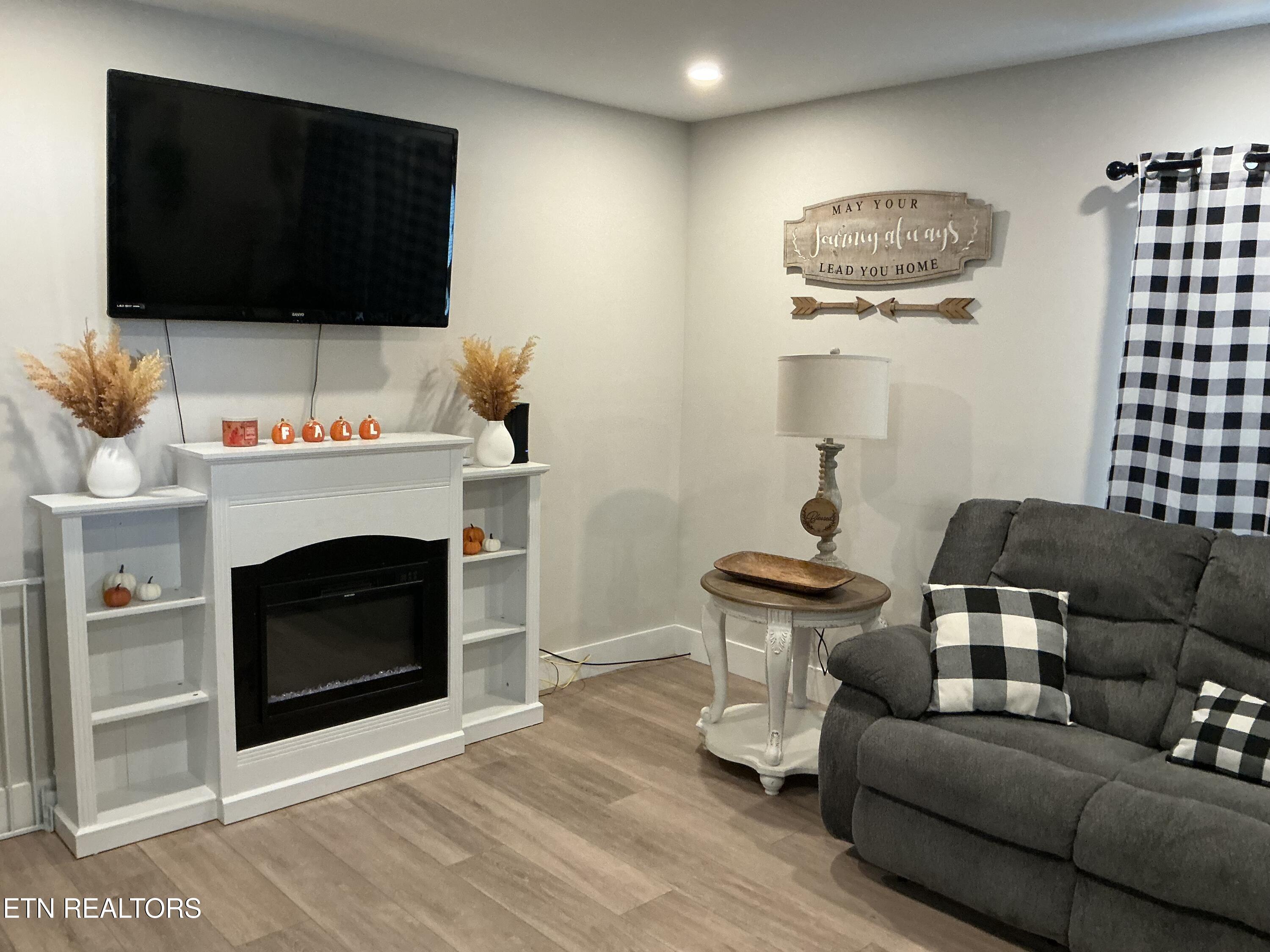 807 Exeter Avenue Middlesboro, KY 40965 - Photo 8 of 35 IMG_2980