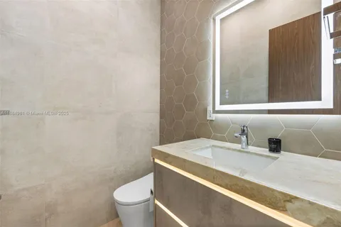 $3,899,000 | 260 Northwest 49th Street, Miami, FL 33127