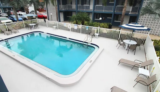 $1,400 | 3001 Bee Ridge Road, Unit 213, Sarasota, FL 34239