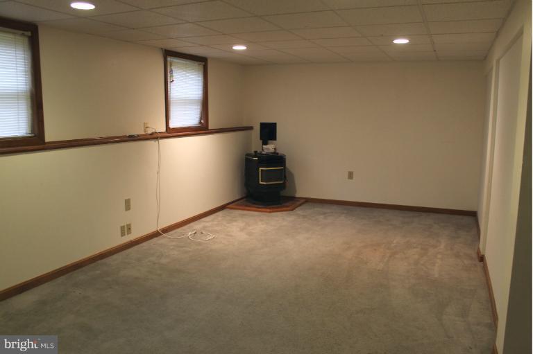 9409 Ridgely Avenue Parkville, MD 21234 - Photo 13 of 18 Family Room