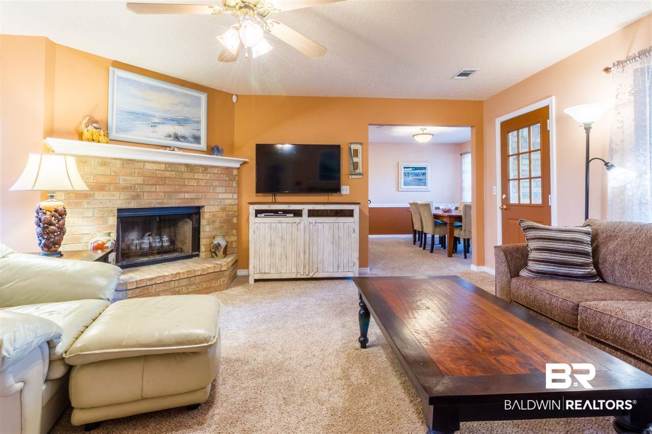 208 Myrtle Court Foley, AL 36535 - Photo 3 of 17