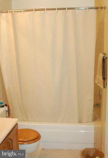 505 East Braddock Road, Unit 407 Alexandria, VA 22314 - Photo 8 of 16 Bathroom