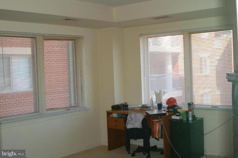 505 East Braddock Road, Unit 407 Alexandria, VA 22314 - Photo 9 of 16 Large sunfilled Bedroom