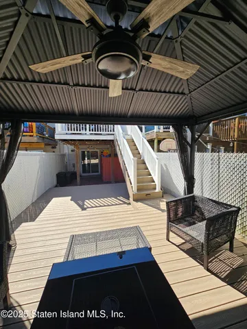 a view of entryway with a front door