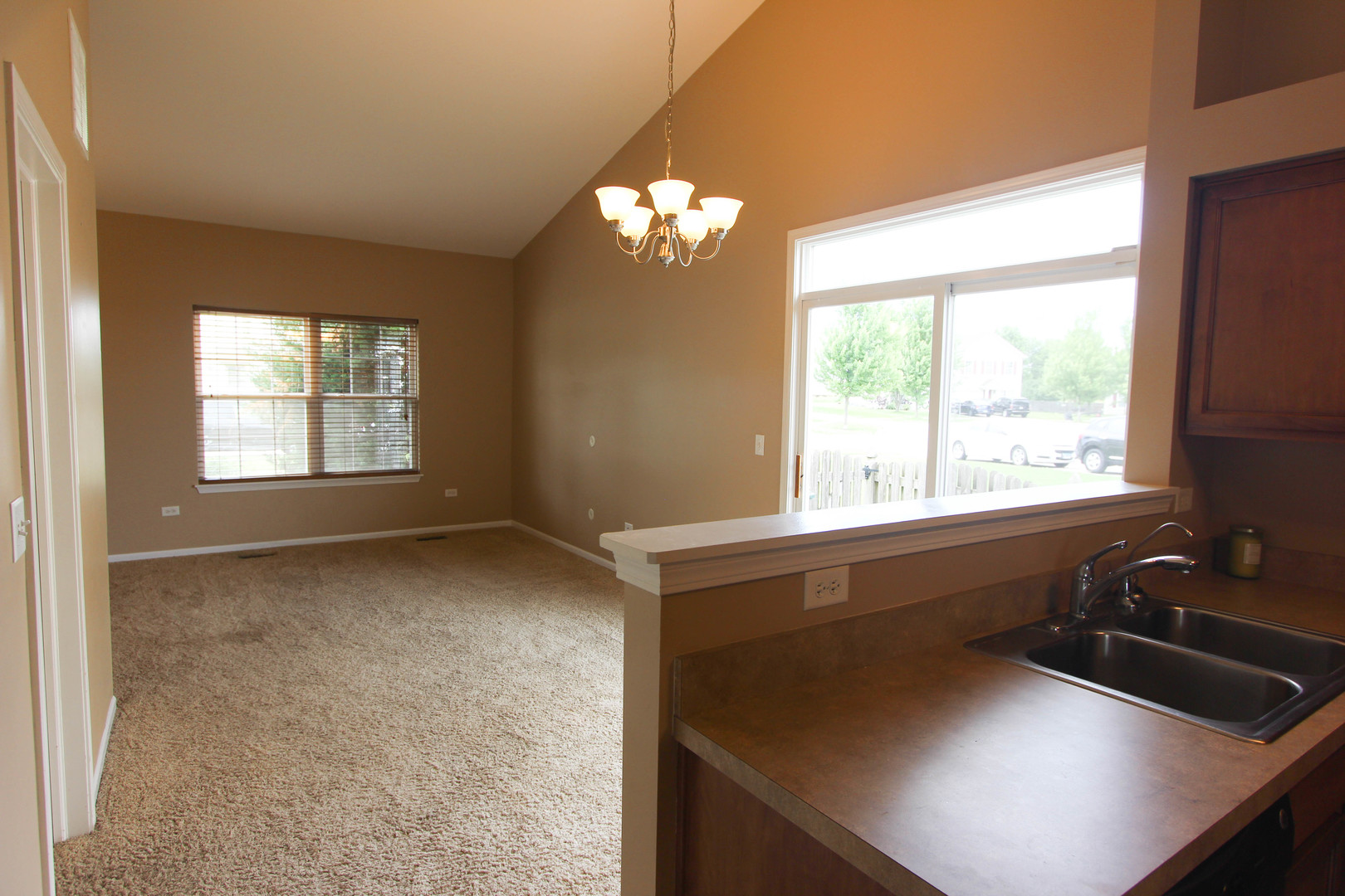3020 Hoffman Street Plano, IL 60545 - Photo 7 of 32