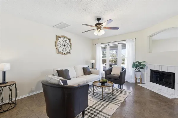 $409,900 | 848 Stafford Station Drive, Saginaw, TX 76131