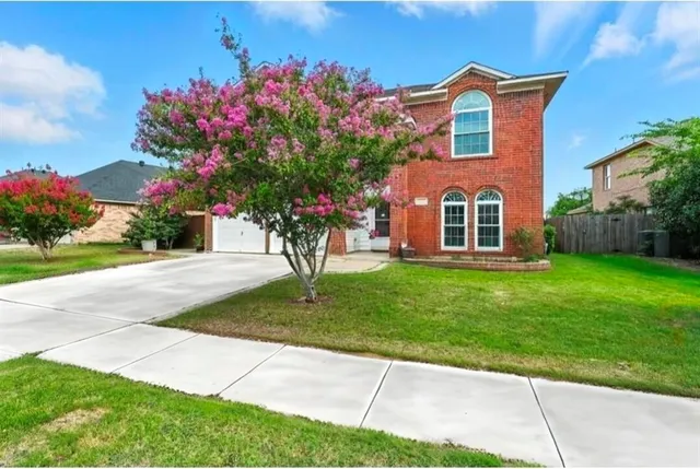 $409,900 | 848 Stafford Station Drive, Saginaw, TX 76131