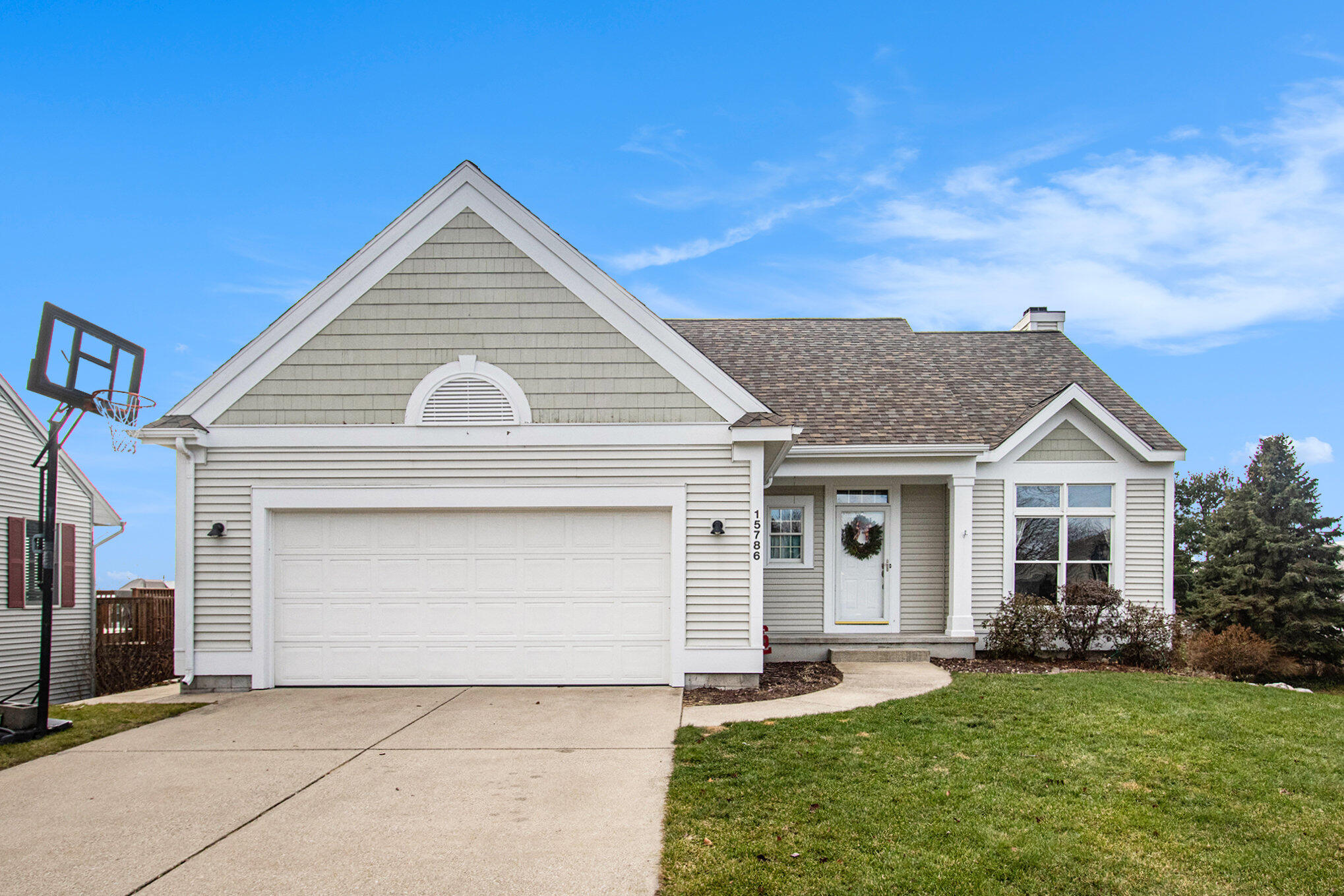 15786 Riverside Drive Spring Lake, MI 49456 - Photo 2 of 29 005_s22a3021