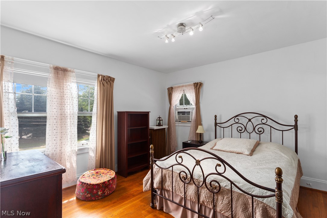 2512 Lee Road Cleveland, OH 44118 - Photo 21 of 35 Bed 1