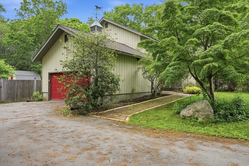 27 Bennett Road Rochester, MA 02770 - Photo 2 of 41
