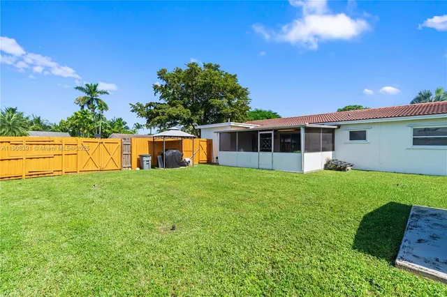 a view of a house with a backyard