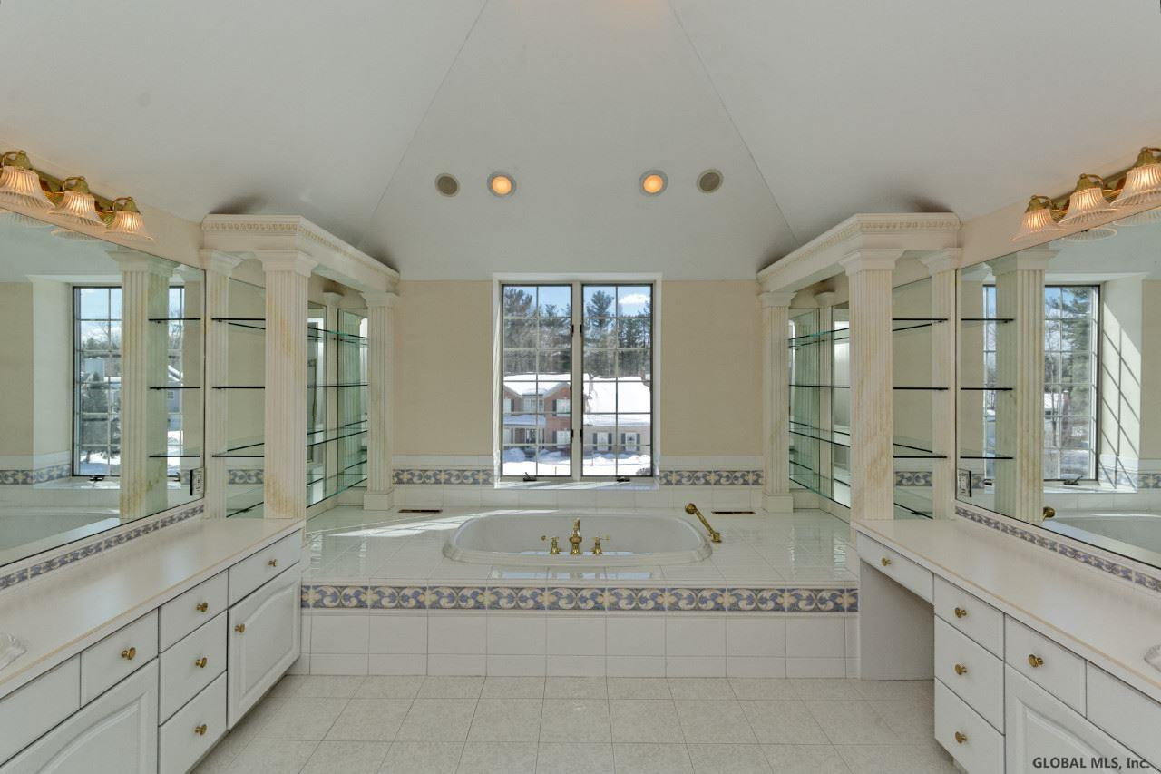 416 Ridgehill Road Schenectady, NY 12303 - Photo 17 of 25 Photo 17