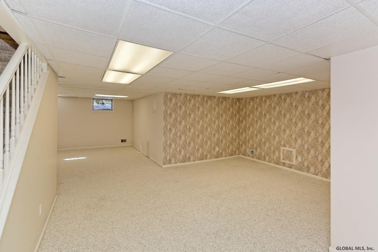416 Ridgehill Road Schenectady, NY 12303 - Photo 21 of 25 Photo 21