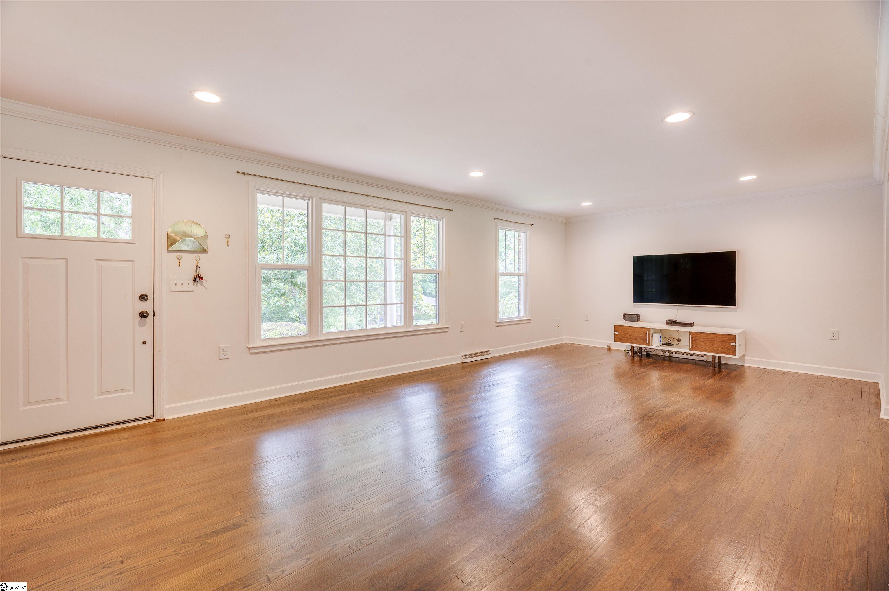 304 New Perry Road Greenville, SC 29617 - Photo 7 of 41 Gallery Image 7