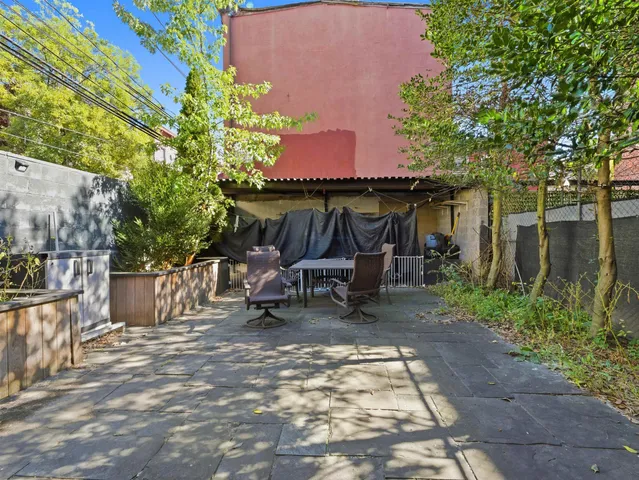 $1,800 | 158 New York Avenue, Unit 1, Jersey City, NJ 07307