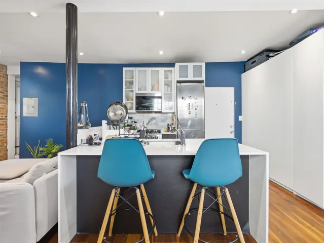 $1,800 | 158 New York Avenue, Unit 1, Jersey City, NJ 07307