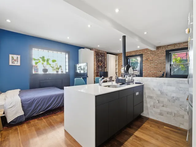 $1,800 | 158 New York Avenue, Unit 1, Jersey City, NJ 07307