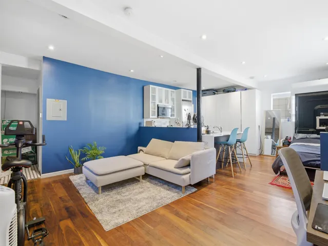 $1,800 | 158 New York Avenue, Unit 1, Jersey City, NJ 07307